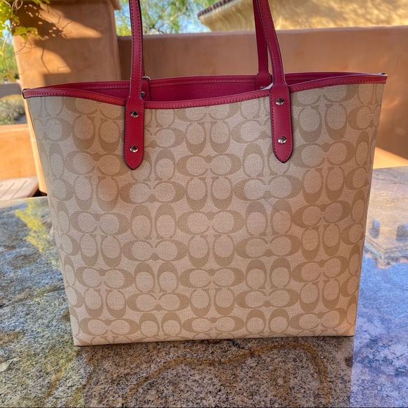 SOLD Coach Reversible Horse Carriage Hearts City Tote 91011 - Picture 6 of 16